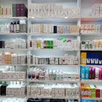 پرسنل آرایشی و دارویی در داروخانه