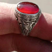 عقیق سرخ یمنی کهنه سنبه نشان با رکاب نقره قلم زنی