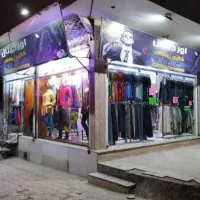 فروشنده خانم برای لباس فروشی