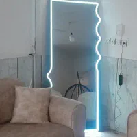 آیینه قدی نورپردازی شده