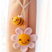 پرده گیر پنجره و اتاق بچه