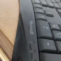 کیبورد حرفه ای ماکروسافت|قطعات و لوازم جانبی رایانه|پرند, فاز ۲|دیوار