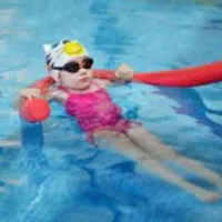 آموزش شنا و آبدرمانی ویژه بانوان