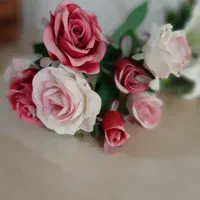 تعدادی ظروف پذیرایی و سبد و دسته گل|ظروف سرو و پذیرایی|میانه, |دیوار