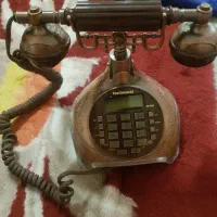 تلفن رومیزی طرح قدیمی