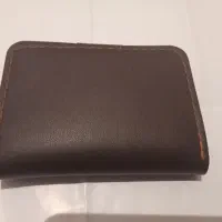 کیف قهوه‌ای کوچک گمشده