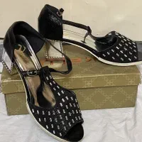 حراج کفش ترند بسیار شیک و خاص .خارجی.نو