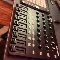 میدی کنترلر Akai Midimix