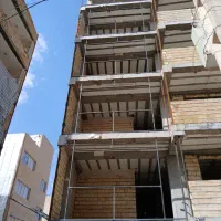 کارگر برای کار میلگردبستر ونبشی کشی