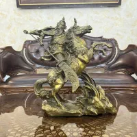 مجسمه سوار بر اسب پادشاه جنگجو