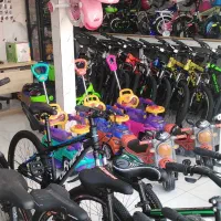 اسباب بازی، دوچرخه فروشی، نقد و اقساط