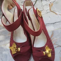 کفش|کیف، کفش، کمربند|سراوان, |دیوار