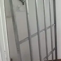 نرده زیر تخت