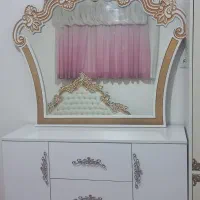 میز آرایش سفید