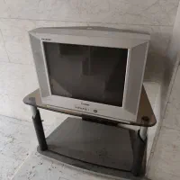 تلویزیون ۲۱ اینچ و میز تلویزیون