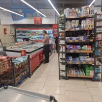 فروشنده فروشگاه زنجیره ای افق کوروش