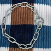 تعدادی قفل و یک زنجیر درحدنو