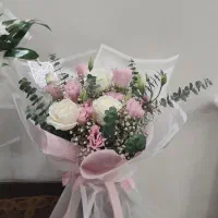 4 عدد دسته گل و باکس گل طبیعی