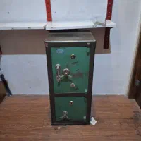 تعدادی ویترین ای دی اف با یه گاو صندوق 2 طبقه|بوفه، ویترین، کنسول|فردیس, نسترن غربی|دیوار