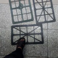 کارگر در تزریق پلاستیک