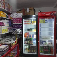 یخچال و قفسه سوپرمارکت