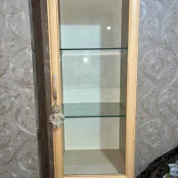 کمد کتابخانه و وسایل تزیینی