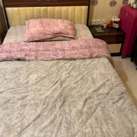 تخت و اینه دراور