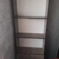 قفسه کتاب و وسایل