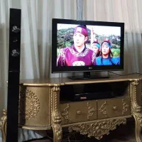 تلویزیون ال سی دی ۳۲ اینچ سالم با کارتون