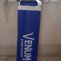 کیسه بوکس با همراه یک جفت دستکش