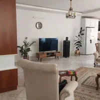 خانم جهت نظافت آپارتمان