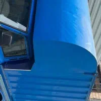 اتاق مسقف درب کانتینری بزرگ و جا دار و یک درب بغل