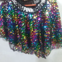 لباس و دامن مجلسی|لباس|صحنه, |دیوار