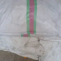 تعدادی گونی سبوسی در حد نو بسته بندی شده