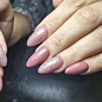 تخفیف کاشت ناخن ژل مشهد سید رضی