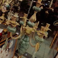 شمعدان کنار سالنی با سنگ طبیعی