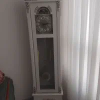 ساعت ایستاده و بوفه