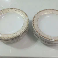 دو دست بشقاب تمیز