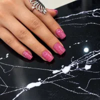 خدمات ناخن فقط هزینه مواد گرفته میشود