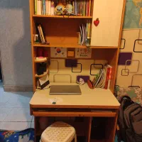 تخت و میز تحریر