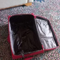 چمدان برزنتی|کیف، کفش، کمربند|رشت, نظری|دیوار