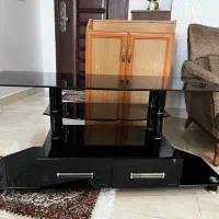 میز تلویزیون شیشه ای