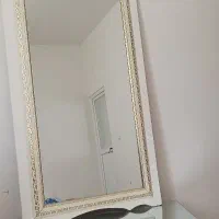 میز آرایش و آینه