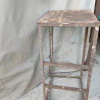 چهار پایه اهنی