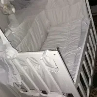 تخت کنار مادر
