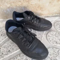 پالتو و بوت قهوه‌ای|کیف، کفش، کمربند|تاکستان, |دیوار