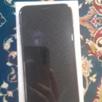 اپل iPhone 11 با حافظهٔ ۱۲۸ گیگابایت