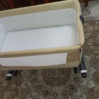 تخت کنار مادر کودک