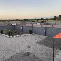 منشی و مشاور فروش خانم