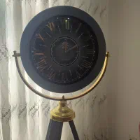 ساعت ایستاده سه پایه